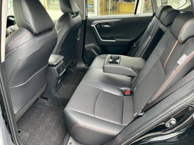 ＲＡＶ４ ４ＷＤアドベンチャー　保証書／ディスプレイオーディオ＋ナビ／トヨタセーフティセンス／エアーシート　前席／車線逸脱防止支援システム／シート　フルレザー／電動バックドア／ヘッドランプ　ＬＥＤ／Ｂｌｕｅｔｏｏｔｈ接続　革シート（6枚目）