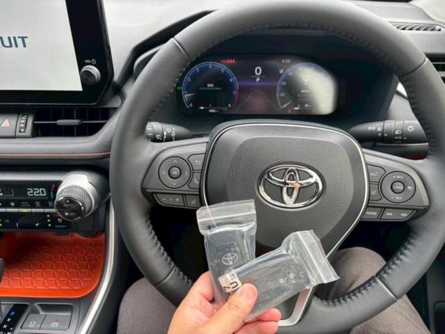 ＲＡＶ４ ４ＷＤアドベンチャー　保証書／ディスプレイオーディオ＋ナビ／トヨタセーフティセンス／エアーシート　前席／車線逸脱防止支援システム／シート　フルレザー／電動バックドア／ヘッドランプ　ＬＥＤ／Ｂｌｕｅｔｏｏｔｈ接続　革シート（13枚目）