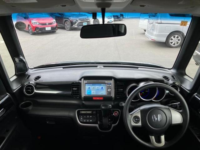 N-BOXカスタム G・Lパッケージ 新品タイヤ/保証書/純正 SDナビ/電動スライドドア/ヘッドランプ HID/Bluetooth接続/ETC/EBD付ABS/横滑り防止装置/アイドリングストップ/バックモニター/ワンセグTV(4枚目)