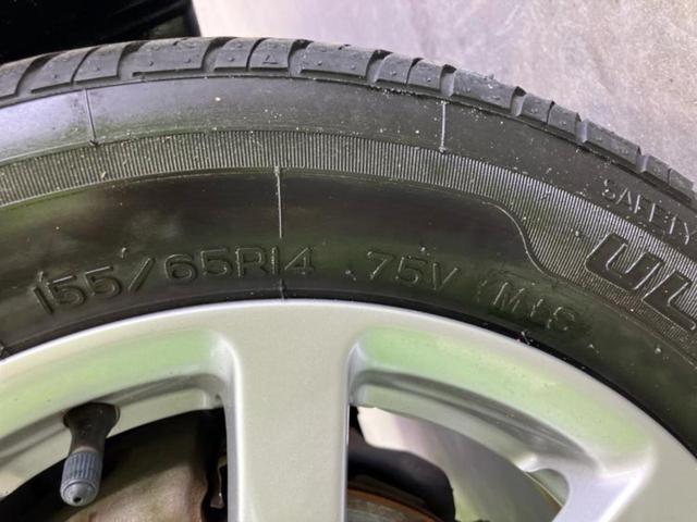 ムーヴ カスタムＸ　新品タイヤ／保証書／ディスプレイオーディオ／ヘッドランプ　ＨＩＤ／ＥＴＣ／ＥＢＤ付ＡＢＳ／アルミホイール　純正　１４インチ／パワーウインドウ／エンジンスタートボタン／キーレスエントリー　ワンオーナー（43枚目）