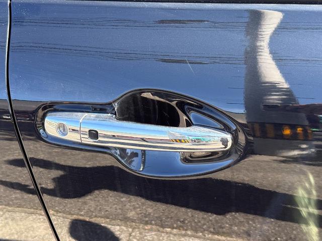 フロンクス ベースグレード　全周囲カメラ　クリアランスソナー　オートクルーズコントロール　レーンアシスト　衝突被害軽減システム　ナビ　ＴＶ　オートライト　ＬＥＤヘッドランプ　アルミホイール　キーレスエントリー（50枚目）