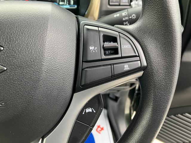 設定した車間距離を保ちながら自動的に加速・減速・停止まで追従するアダプティブクルーズコントロール装備。高速道路や自動車専用道路等での運転操作の負担を軽減します！