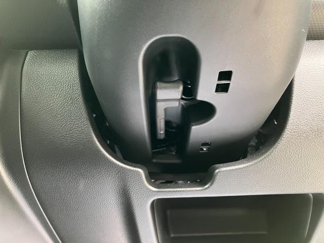 チルトステアリングを装備。ハンドルの高さ調整が可能です。