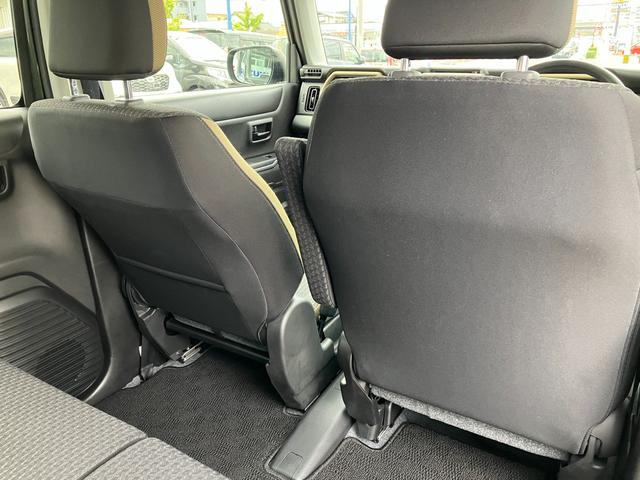 助手席側にはシートバックポケットがございます。