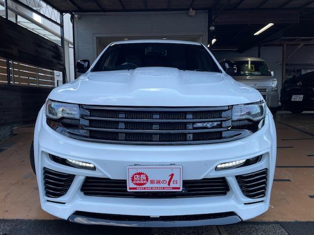 ジープ・グランドチェロキー ＳＲＴ８　社外ボディキット　９５０登録　ヒッチメンバー　社外マフラー・ローダウン　２２インチＡＷ　ガラスボディコーティング＆光触媒ルームコーティング済　サンルーフ　Ｂｌｕｅｔｏｏｔｈ（3枚目）