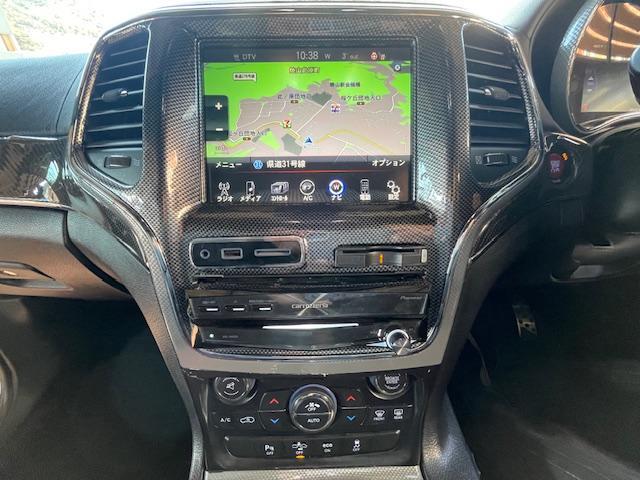 ジープ・グランドチェロキー ＳＲＴ８　社外ボディキット　９５０登録　ヒッチメンバー　社外マフラー・ローダウン　２２インチＡＷ　ガラスボディコーティング＆光触媒ルームコーティング済　サンルーフ　Ｂｌｕｅｔｏｏｔｈ（8枚目）