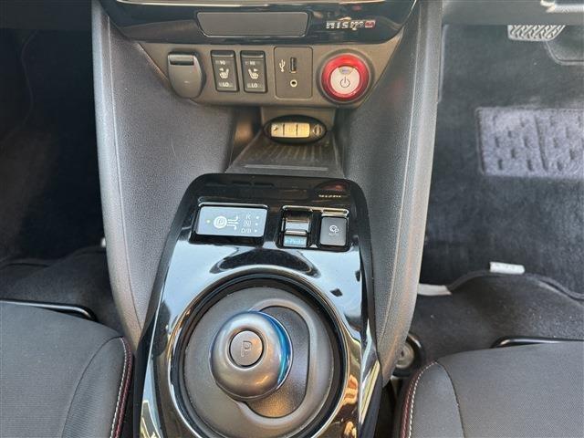 リーフ ニスモ NISMO・セグ欠無・充電ケーブル有・プロパイロット・Bluetooth接続・ETC・禁煙車・シートヒーター・ハンドルヒーター・デジタルインナーミラー・ナビ・スマートキー・プッシュスタート(16枚目)