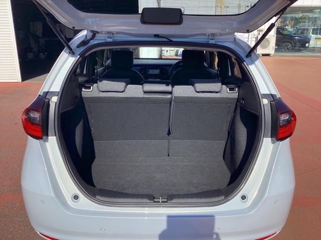 フィット ホーム　オートマチックハイビーム　衝突軽減ブレーキ　レーンキープアシスト　ＬＥＤライト　クリアランスソナー　エアバッグ　ｉストップ　スマ－トキ－　盗難防止装置　Ｗエアバック　フルオートエアコン　パワステ（23枚目）