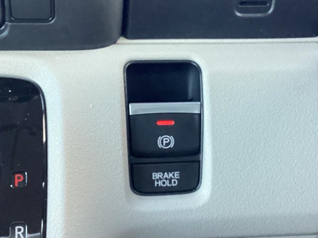 N-BOX ファッションスタイル 衝突安全ボディ 車線逸脱防止 ソナー 盗難防止装置 スマートキ LEDランプ ATハイビーム サイドカーテンエアバック クルコン パワーステアリング フルオートエアコン VSA エアバッグ キーフリー(8枚目)