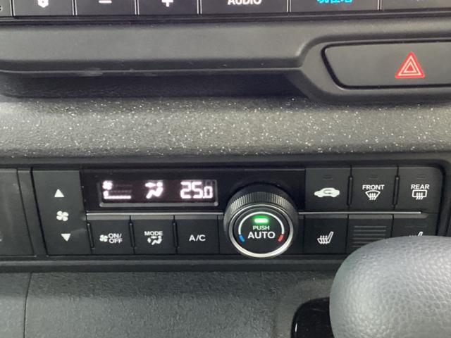 N-BOXカスタム ターボ イモビライザー 車線逸脱 衝突被害軽減 ベンチシート オートマチックハイビーム キーフリー Pセンサー ESC パワステ 両席エアバック サイドエアバッグ Aライト スマキー パワーウィンドウ ABS(6枚目)