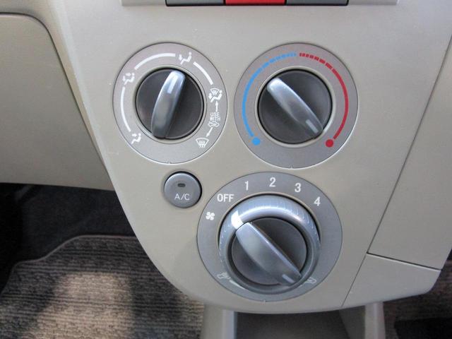 Xスペシャル 1年保証 走行25227Km 5速ミッション CDチューナー キーレスキー 純正フロアマット 純正ドアバイザー ABS パワーウィンドウ マニュアルエアコン 盗難防止システム 衝突安全ボディ(12枚目)