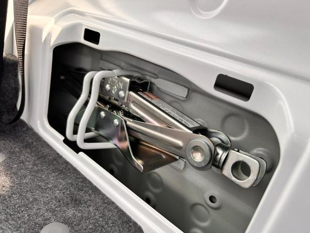 スーパーキャリイ Ｘ　新車保証　走行５７３３Ｋｍ　衝突回避支援システム　ハイビームアシスト　オーバーヘッドシェルフ　キーレスエントリー　電動格納式ドアミラー　リヤゲートチェーン　純正フロアマット　荷台マット（31枚目）
