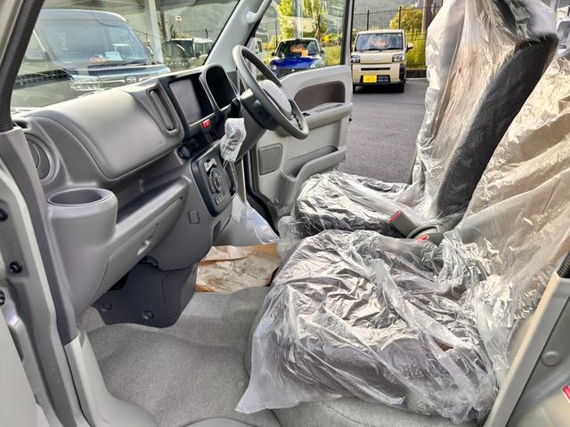 エブリイ Jリミテッド 新車保証 走行5Km 衝突回避支援システム ハイビームアシスト ぬかるみ脱出アシスト ブラック塗装専用LEDヘッドライト 専用デカール ガンメタ塗装フルホイールキャップ USB電源ソケット(13枚目)