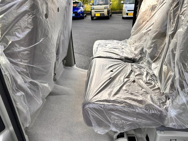 エブリイ Jリミテッド 新車保証 走行5Km 衝突回避支援システム ハイビームアシスト ぬかるみ脱出アシスト ブラック塗装専用LEDヘッドライト 専用デカール ガンメタ塗装フルホイールキャップ USB電源ソケット(15枚目)