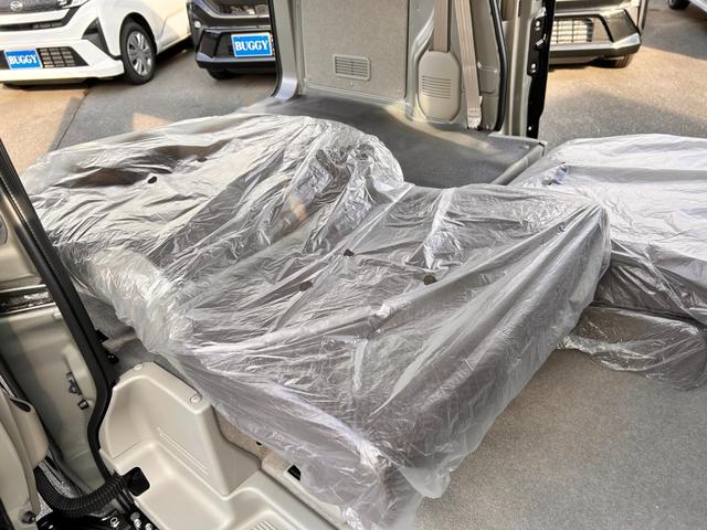 エブリイ Jリミテッド 新車保証 走行5Km 衝突回避支援システム ハイビームアシスト ぬかるみ脱出アシスト ブラック塗装専用LEDヘッドライト 専用デカール ガンメタ塗装フルホイールキャップ USB電源ソケット(28枚目)