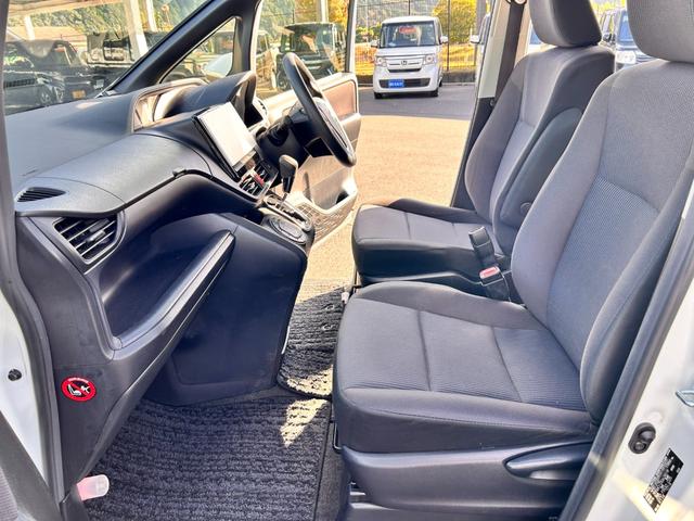 ヴォクシー X 6か月保証 8人乗り 走行65316Km 両側電動スライドドア LEDヘッドライト ETC 電動格納式ドアミラー アイドリングストップ ダブルエアコン プッシュ式スタート衝突安全ボディ(16枚目)