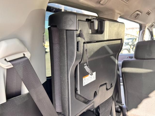 ヴォクシー X 6か月保証 8人乗り 走行65316Km 両側電動スライドドア LEDヘッドライト ETC 電動格納式ドアミラー アイドリングストップ ダブルエアコン プッシュ式スタート衝突安全ボディ(21枚目)