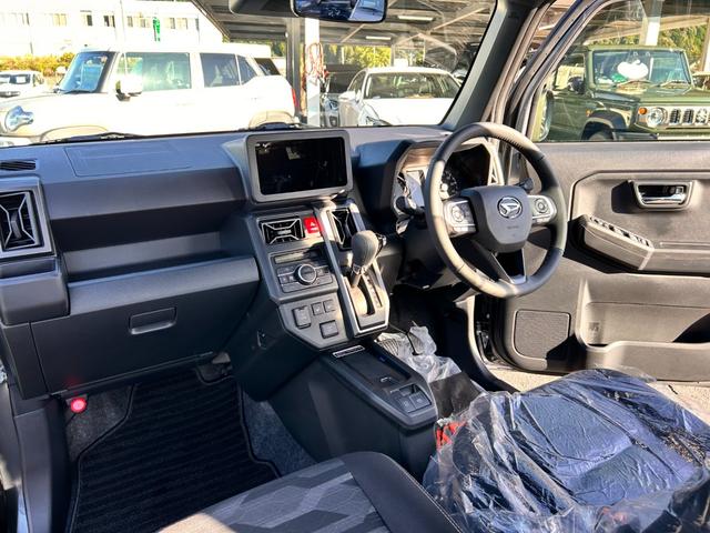 タフト G ダーククロムベンチャー 新車保証 シェード付サンルーフ ワイヤレス充電器 LEDルームランプ 衝突回避支援システム 電動パーキングブレーキ アダプティブクルーズコントロール 純正フロアマット 純正ドアバイザー(17枚目)