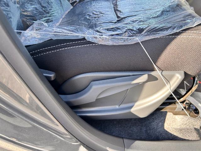 タフト G ダーククロムベンチャー 新車保証 シェード付サンルーフ ワイヤレス充電器 LEDルームランプ 衝突回避支援システム 電動パーキングブレーキ アダプティブクルーズコントロール 純正フロアマット 純正ドアバイザー(30枚目)