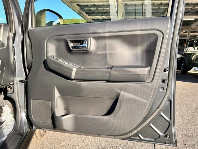 タフト G ダーククロムベンチャー 新車保証 シェード付サンルーフ ワイヤレス充電器 LEDルームランプ 衝突回避支援システム 電動パーキングブレーキ アダプティブクルーズコントロール 純正フロアマット 純正ドアバイザー(32枚目)