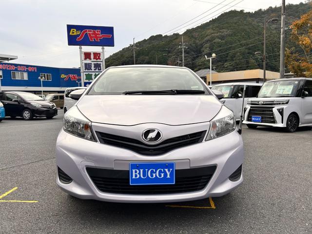 ヴィッツ F スマイルエディション 6か月保証 走行35232Km 純正ナビ ミュージックサーバ バックカメラ プッシュ式スタート 純正フロアマット 純正ドアバイザー 荷物落下防止ガード コーナーポール ABS 点検記録簿(2枚目)