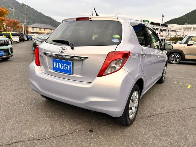 ヴィッツ F スマイルエディション 6か月保証 走行35232Km 純正ナビ ミュージックサーバ バックカメラ プッシュ式スタート 純正フロアマット 純正ドアバイザー 荷物落下防止ガード コーナーポール ABS 点検記録簿(7枚目)