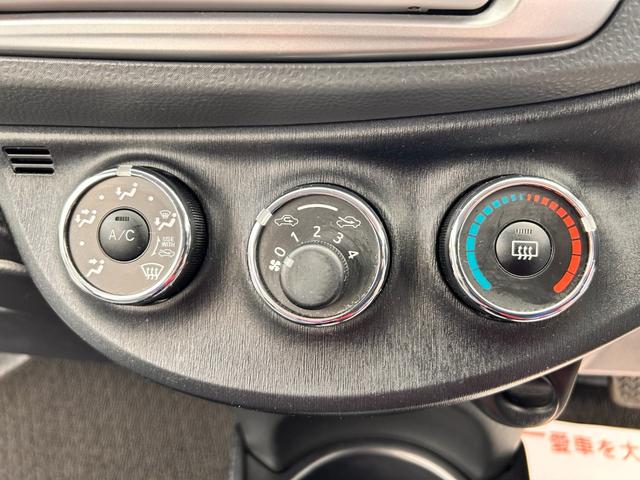 ヴィッツ F スマイルエディション 6か月保証 走行35232Km 純正ナビ ミュージックサーバ バックカメラ プッシュ式スタート 純正フロアマット 純正ドアバイザー 荷物落下防止ガード コーナーポール ABS 点検記録簿(13枚目)