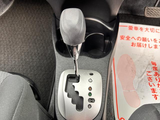 ヴィッツ F スマイルエディション 6か月保証 走行35232Km 純正ナビ ミュージックサーバ バックカメラ プッシュ式スタート 純正フロアマット 純正ドアバイザー 荷物落下防止ガード コーナーポール ABS 点検記録簿(14枚目)