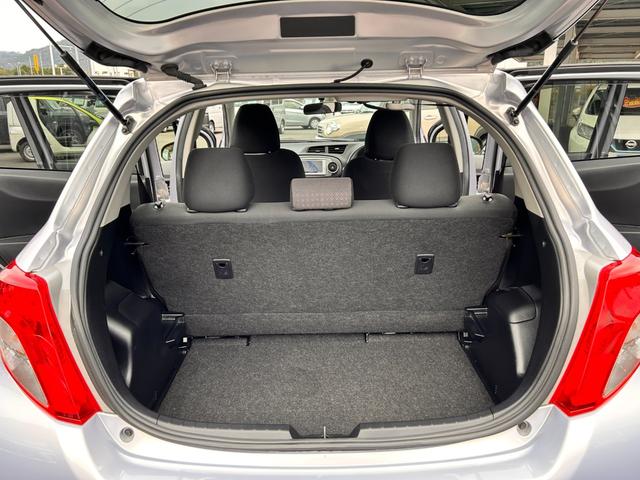 ヴィッツ F スマイルエディション 6か月保証 走行35232Km 純正ナビ ミュージックサーバ バックカメラ プッシュ式スタート 純正フロアマット 純正ドアバイザー 荷物落下防止ガード コーナーポール ABS 点検記録簿(19枚目)