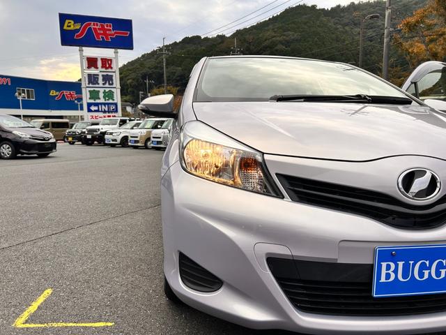 ヴィッツ F スマイルエディション 6か月保証 走行35232Km 純正ナビ ミュージックサーバ バックカメラ プッシュ式スタート 純正フロアマット 純正ドアバイザー 荷物落下防止ガード コーナーポール ABS 点検記録簿(21枚目)