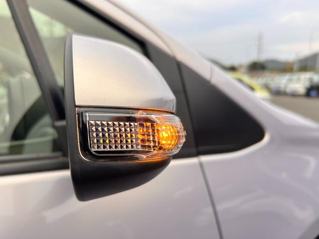 ヴィッツ F スマイルエディション 6か月保証 走行35232Km 純正ナビ ミュージックサーバ バックカメラ プッシュ式スタート 純正フロアマット 純正ドアバイザー 荷物落下防止ガード コーナーポール ABS 点検記録簿(22枚目)