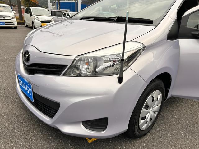 ヴィッツ F スマイルエディション 6か月保証 走行35232Km 純正ナビ ミュージックサーバ バックカメラ プッシュ式スタート 純正フロアマット 純正ドアバイザー 荷物落下防止ガード コーナーポール ABS 点検記録簿(24枚目)