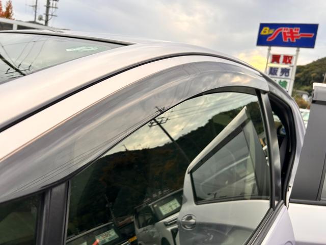ヴィッツ F スマイルエディション 6か月保証 走行35232Km 純正ナビ ミュージックサーバ バックカメラ プッシュ式スタート 純正フロアマット 純正ドアバイザー 荷物落下防止ガード コーナーポール ABS 点検記録簿(27枚目)