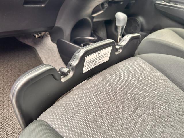 ヴィッツ F スマイルエディション 6か月保証 走行35232Km 純正ナビ ミュージックサーバ バックカメラ プッシュ式スタート 純正フロアマット 純正ドアバイザー 荷物落下防止ガード コーナーポール ABS 点検記録簿(28枚目)