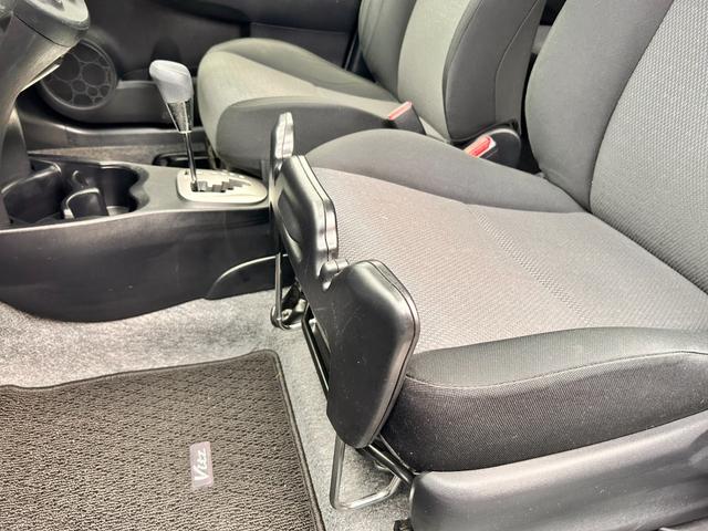 ヴィッツ F スマイルエディション 6か月保証 走行35232Km 純正ナビ ミュージックサーバ バックカメラ プッシュ式スタート 純正フロアマット 純正ドアバイザー 荷物落下防止ガード コーナーポール ABS 点検記録簿(29枚目)