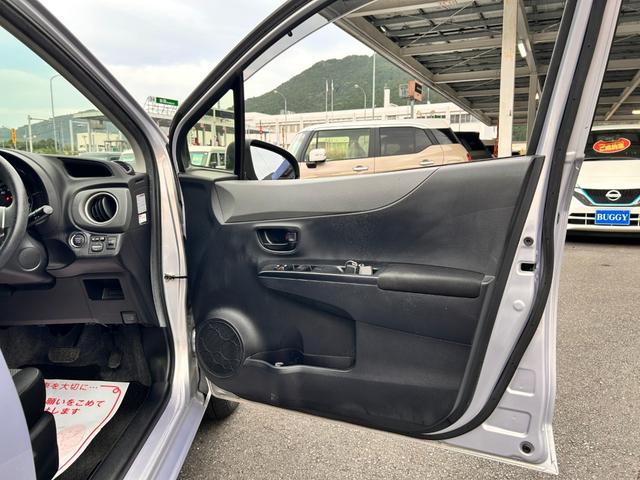 ヴィッツ F スマイルエディション 6か月保証 走行35232Km 純正ナビ ミュージックサーバ バックカメラ プッシュ式スタート 純正フロアマット 純正ドアバイザー 荷物落下防止ガード コーナーポール ABS 点検記録簿(42枚目)