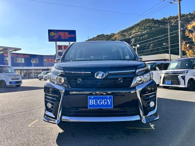 ヴォクシー ＺＳ　６か月保証　７人乗り　純正ナビ　バックカメラ　左側電動スライドドア　ＥＴＣ　アイドリングストップ　電動格納式ドアミラー　Ｂｌｕｅｔｏｏｔｈ接続　オートライト　プッシュ式スタート　純正アルミホイール（2枚目）