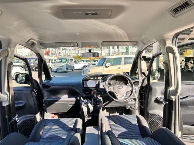 ヴォクシー ＺＳ　６か月保証　７人乗り　純正ナビ　バックカメラ　左側電動スライドドア　ＥＴＣ　アイドリングストップ　電動格納式ドアミラー　Ｂｌｕｅｔｏｏｔｈ接続　オートライト　プッシュ式スタート　純正アルミホイール（6枚目）