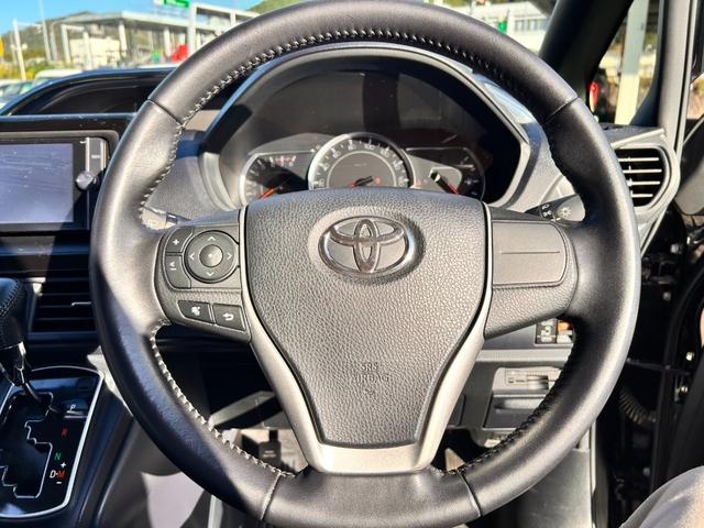 ヴォクシー ＺＳ　６か月保証　７人乗り　純正ナビ　バックカメラ　左側電動スライドドア　ＥＴＣ　アイドリングストップ　電動格納式ドアミラー　Ｂｌｕｅｔｏｏｔｈ接続　オートライト　プッシュ式スタート　純正アルミホイール（8枚目）