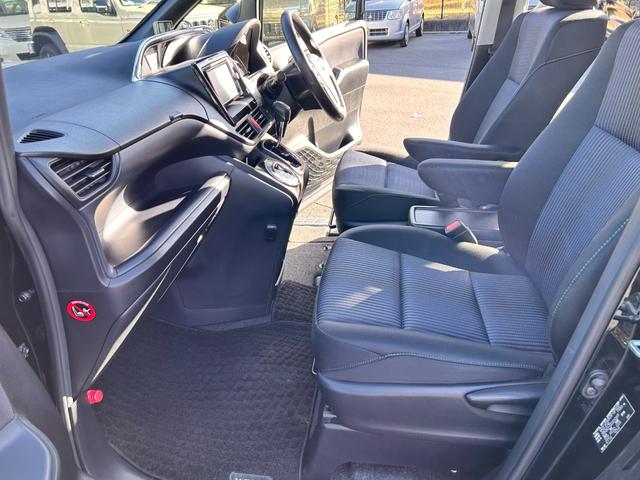 ヴォクシー ＺＳ　６か月保証　７人乗り　純正ナビ　バックカメラ　左側電動スライドドア　ＥＴＣ　アイドリングストップ　電動格納式ドアミラー　Ｂｌｕｅｔｏｏｔｈ接続　オートライト　プッシュ式スタート　純正アルミホイール（19枚目）