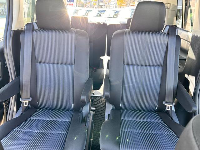 ヴォクシー ＺＳ　６か月保証　７人乗り　純正ナビ　バックカメラ　左側電動スライドドア　ＥＴＣ　アイドリングストップ　電動格納式ドアミラー　Ｂｌｕｅｔｏｏｔｈ接続　オートライト　プッシュ式スタート　純正アルミホイール（20枚目）