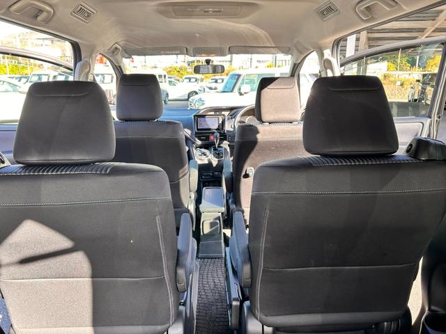 ヴォクシー ＺＳ　６か月保証　７人乗り　純正ナビ　バックカメラ　左側電動スライドドア　ＥＴＣ　アイドリングストップ　電動格納式ドアミラー　Ｂｌｕｅｔｏｏｔｈ接続　オートライト　プッシュ式スタート　純正アルミホイール（24枚目）