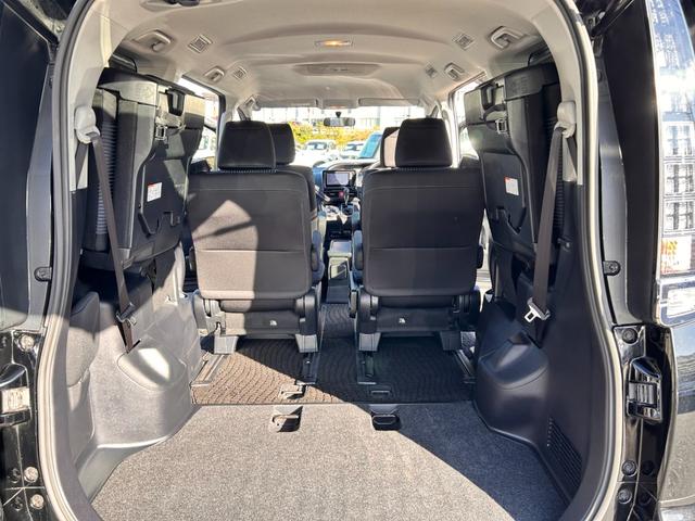 ヴォクシー ＺＳ　６か月保証　７人乗り　純正ナビ　バックカメラ　左側電動スライドドア　ＥＴＣ　アイドリングストップ　電動格納式ドアミラー　Ｂｌｕｅｔｏｏｔｈ接続　オートライト　プッシュ式スタート　純正アルミホイール（25枚目）