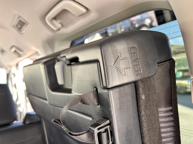 ヴォクシー ＺＳ　６か月保証　７人乗り　純正ナビ　バックカメラ　左側電動スライドドア　ＥＴＣ　アイドリングストップ　電動格納式ドアミラー　Ｂｌｕｅｔｏｏｔｈ接続　オートライト　プッシュ式スタート　純正アルミホイール（26枚目）