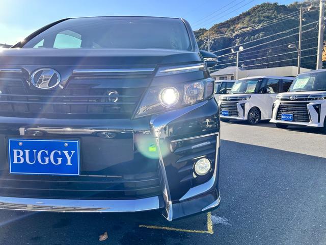 ヴォクシー ＺＳ　６か月保証　７人乗り　純正ナビ　バックカメラ　左側電動スライドドア　ＥＴＣ　アイドリングストップ　電動格納式ドアミラー　Ｂｌｕｅｔｏｏｔｈ接続　オートライト　プッシュ式スタート　純正アルミホイール（28枚目）