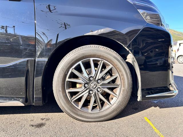 ヴォクシー ＺＳ　６か月保証　７人乗り　純正ナビ　バックカメラ　左側電動スライドドア　ＥＴＣ　アイドリングストップ　電動格納式ドアミラー　Ｂｌｕｅｔｏｏｔｈ接続　オートライト　プッシュ式スタート　純正アルミホイール（30枚目）