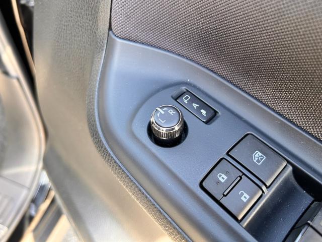 ヴォクシー ＺＳ　６か月保証　７人乗り　純正ナビ　バックカメラ　左側電動スライドドア　ＥＴＣ　アイドリングストップ　電動格納式ドアミラー　Ｂｌｕｅｔｏｏｔｈ接続　オートライト　プッシュ式スタート　純正アルミホイール（40枚目）