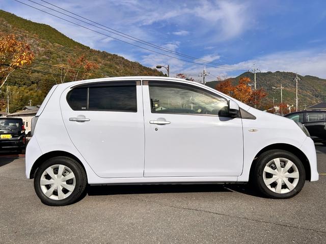 ミライース Ｘ　３か月保証　走行６３７３８Ｋｍ　ＥＴＣ　ＣＤチューナー　デュアルエアバッグ　ＡＢＳ　取扱説明書　点検記録簿　ＣＶＴ　キーレスエントリー　アイドリングストップ　盗難防止システム　純正フロアマット（6枚目）
