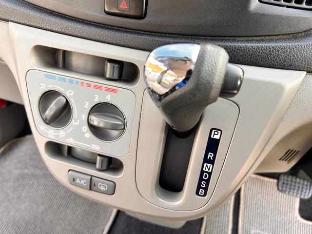 ミライース Ｘ　３か月保証　走行６３７３８Ｋｍ　ＥＴＣ　ＣＤチューナー　デュアルエアバッグ　ＡＢＳ　取扱説明書　点検記録簿　ＣＶＴ　キーレスエントリー　アイドリングストップ　盗難防止システム　純正フロアマット（11枚目）