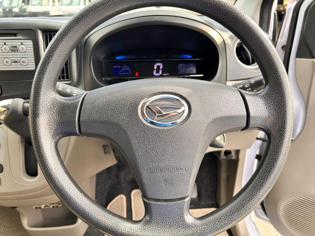 ミライース Ｘ　３か月保証　走行６３７３８Ｋｍ　ＥＴＣ　ＣＤチューナー　デュアルエアバッグ　ＡＢＳ　取扱説明書　点検記録簿　ＣＶＴ　キーレスエントリー　アイドリングストップ　盗難防止システム　純正フロアマット（40枚目）